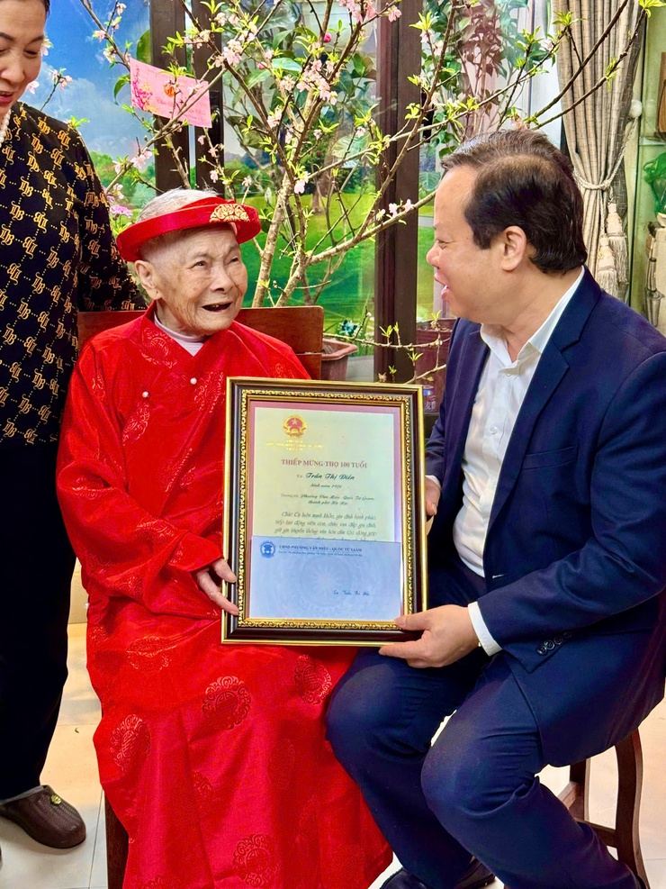 ĐẢNG ỦY – HĐND – UBND – UBMTTQ VN PHƯỜNG VĂN MIẾU – QUỐC TỬ GIÁM TỔ CHỨC TRAO THIỆP CHÚC THỌ NGƯỜI CAO TUỔI NHÂN DỊP XUÂN BÍNH NGỌ 2026- Ảnh 23.