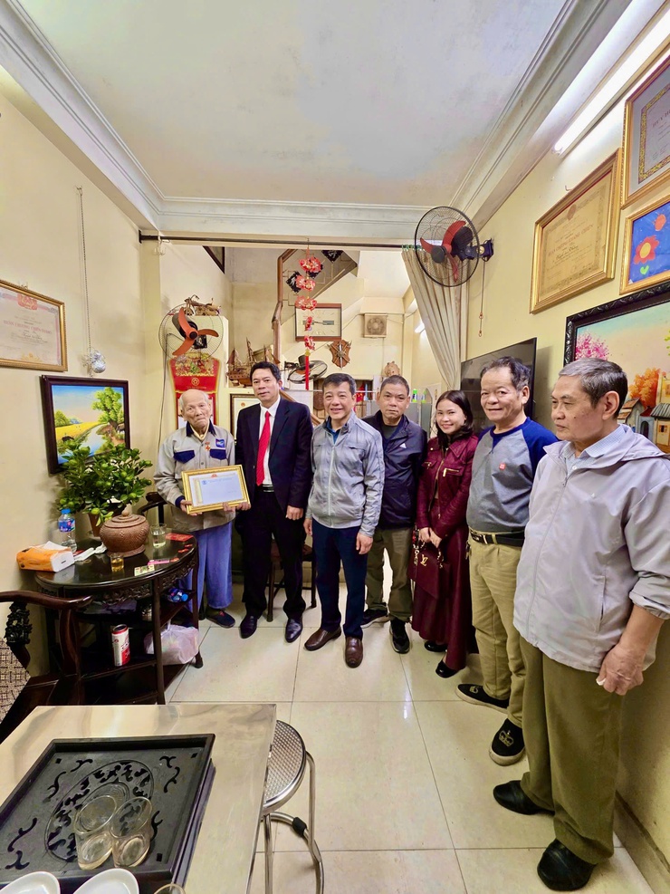 ĐẢNG ỦY – HĐND – UBND – UBMTTQ VN PHƯỜNG VĂN MIẾU – QUỐC TỬ GIÁM TỔ CHỨC TRAO THIỆP CHÚC THỌ NGƯỜI CAO TUỔI NHÂN DỊP XUÂN BÍNH NGỌ 2026- Ảnh 15.