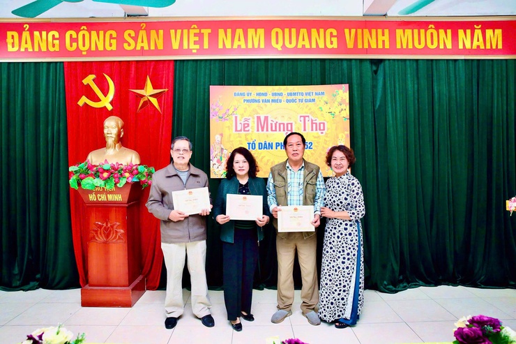 ĐẢNG ỦY – HĐND – UBND – UBMTTQ VN PHƯỜNG VĂN MIẾU – QUỐC TỬ GIÁM TỔ CHỨC TRAO THIỆP CHÚC THỌ NGƯỜI CAO TUỔI NHÂN DỊP XUÂN BÍNH NGỌ 2026- Ảnh 19.