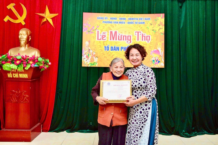 ĐẢNG ỦY – HĐND – UBND – UBMTTQ VN PHƯỜNG VĂN MIẾU – QUỐC TỬ GIÁM TỔ CHỨC TRAO THIỆP CHÚC THỌ NGƯỜI CAO TUỔI NHÂN DỊP XUÂN BÍNH NGỌ 2026- Ảnh 20.