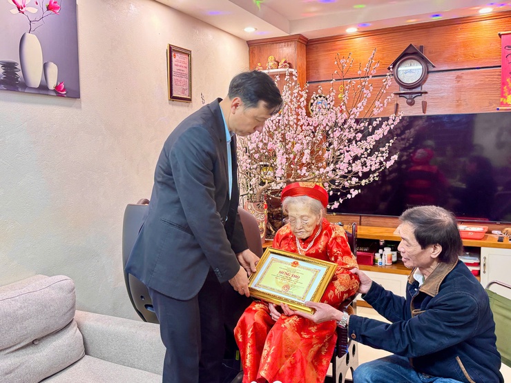 ĐẢNG ỦY – HĐND – UBND – UBMTTQ VN PHƯỜNG VĂN MIẾU – QUỐC TỬ GIÁM TỔ CHỨC TRAO THIỆP CHÚC THỌ NGƯỜI CAO TUỔI NHÂN DỊP XUÂN BÍNH NGỌ 2026- Ảnh 21.