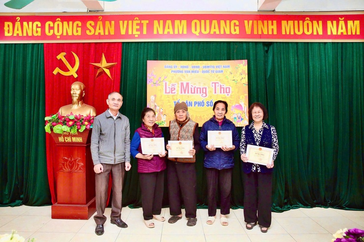 ĐẢNG ỦY – HĐND – UBND – UBMTTQ VN PHƯỜNG VĂN MIẾU – QUỐC TỬ GIÁM TỔ CHỨC TRAO THIỆP CHÚC THỌ NGƯỜI CAO TUỔI NHÂN DỊP XUÂN BÍNH NGỌ 2026- Ảnh 22.