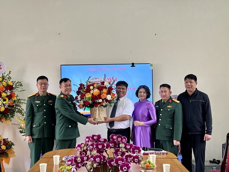 Phường Long Biên tổ chức Gặp mặt kỷ niệm 71 năm Ngày Thầy thuốc Việt Nam (27/2/1955 – 27/2/2026)- Ảnh 9.