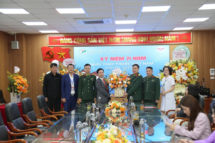 Phường Long Biên tổ chức Gặp mặt kỷ niệm 71 năm Ngày Thầy thuốc Việt Nam (27/2/1955 – 27/2/2026)- Ảnh 10.