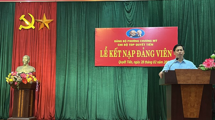 Phường Chương Mỹ kết nạp đảng viên cho tân binh trước ngày nhập ngũ- Ảnh 1.