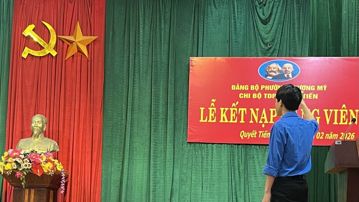 Phường Chương Mỹ kết nạp đảng viên cho tân binh trước ngày nhập ngũ- Ảnh 3.
