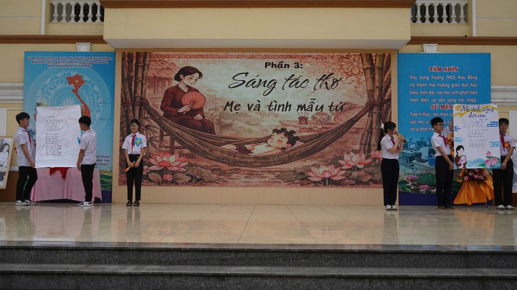 Trường THCS Hữu Bằng, xã Tây Phương tổ chức thành công chuyên đề ngoại khóa Ngữ văn: “Mẹ và tình mẫu tử - Suối nguồn yêu thương”- Ảnh 6.