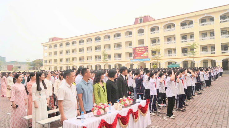 Trường THCS Hữu Bằng, xã Tây Phương tổ chức thành công chuyên đề ngoại khóa Ngữ văn: “Mẹ và tình mẫu tử - Suối nguồn yêu thương”- Ảnh 1.