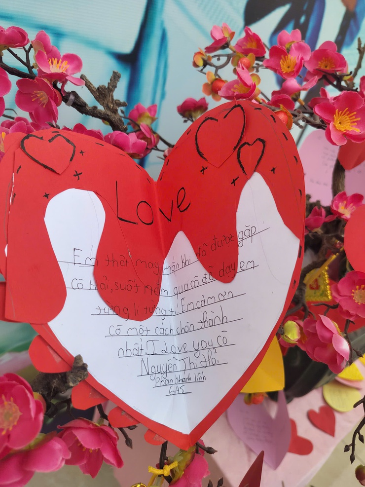 Trường THCS Hữu Bằng, xã Tây Phương tổ chức thành công chuyên đề ngoại khóa Ngữ văn: “Mẹ và tình mẫu tử - Suối nguồn yêu thương”- Ảnh 10.