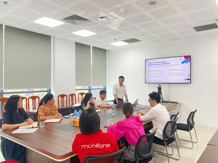 UBND xã Sóc Sơn làm việc với Tổng công ty Viễn thông MobiFone về triển khai số hóa di tích trên địa bàn- Ảnh 3.