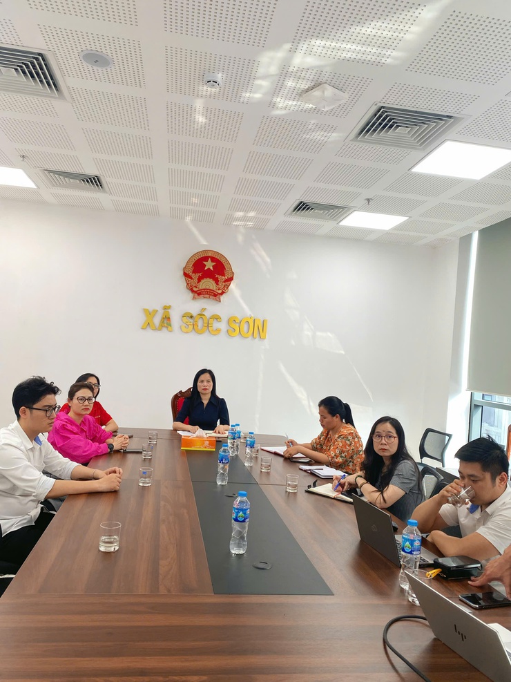 UBND xã Sóc Sơn làm việc với Tổng công ty Viễn thông MobiFone về triển khai số hóa di tích trên địa bàn- Ảnh 1.