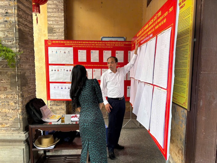 Lãnh đạo phường Tây Hồ kiểm tra công tác chuẩn bị bầu cử tại cơ sở.- Ảnh 2.