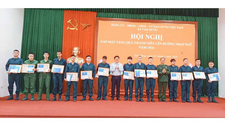 Tam Hưng "Tiếp lửa truyền thống", động viên thanh niên lên đường nhập ngũ năm 2026- Ảnh 6.
