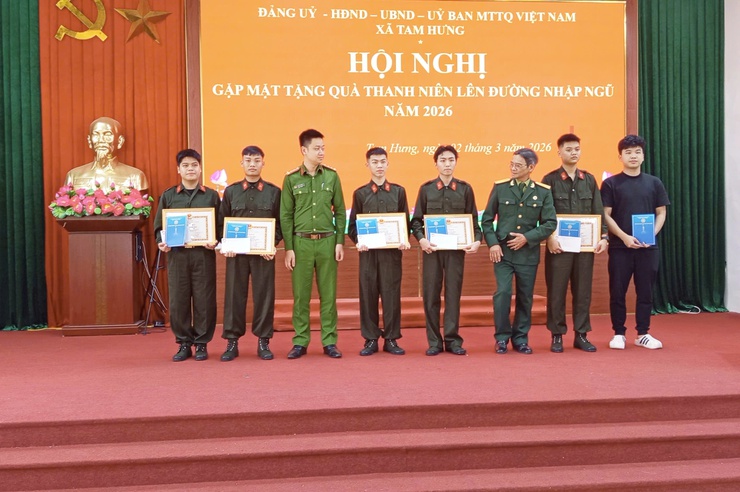 Tam Hưng "Tiếp lửa truyền thống", động viên thanh niên lên đường nhập ngũ năm 2026- Ảnh 7.