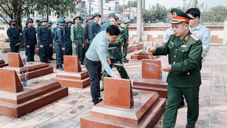Tam Hưng "Tiếp lửa truyền thống", động viên thanh niên lên đường nhập ngũ năm 2026- Ảnh 2.