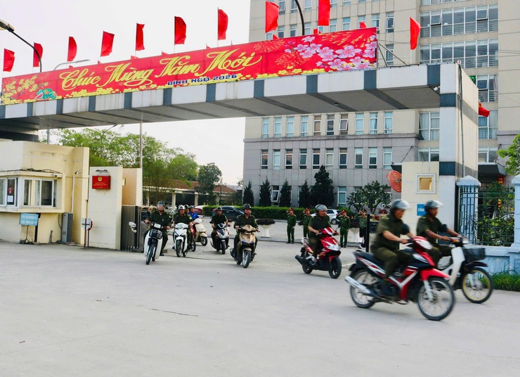 Công an xã Mỹ Đức ra quân bảo đảm an ninh trật tự phục vụ bầu cử đại biểu Quốc hội khóa XVI và đại biểu HĐND các cấp nhiệm kỳ 2026–2031- Ảnh 7.