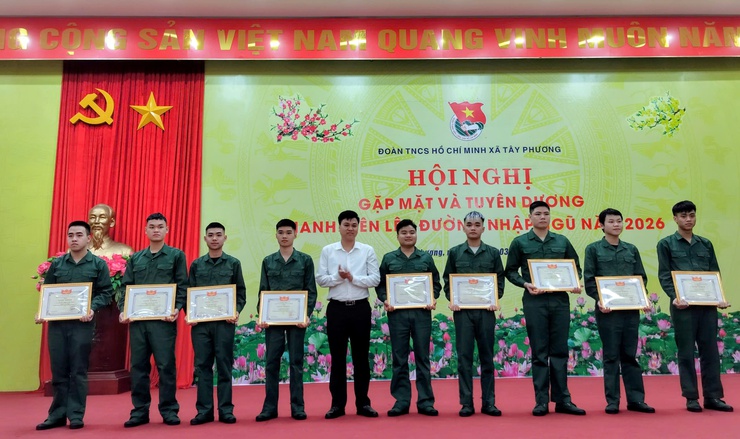 Xã Tây Phương tổ chức Hội nghị gặp mặt và tuyên dương thanh niên lên đường nhập ngũ năm 2026- Ảnh 7.