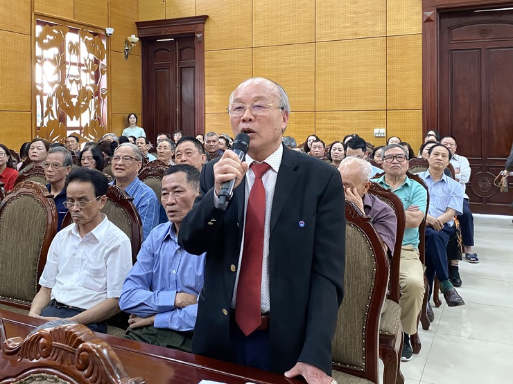 Ứng cử viên đại biểu Quốc hội khoá XVI tiếp xúc cử tri tại Đơn vị bầu cử số 2, thành phố Hà Nội.- Ảnh 11.