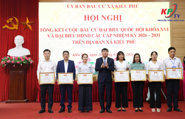 Ủy ban bầu cử xã Kiều Phú tổng kết công tác bầu cử, trao Giấy chứng nhận đại biểu trúng cử và khen thưởng các tập thể, cá nhân tiêu biểu- Ảnh 11.