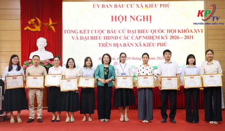 Ủy ban bầu cử xã Kiều Phú tổng kết công tác bầu cử, trao Giấy chứng nhận đại biểu trúng cử và khen thưởng các tập thể, cá nhân tiêu biểu- Ảnh 16.