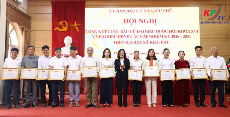 Ủy ban bầu cử xã Kiều Phú tổng kết công tác bầu cử, trao Giấy chứng nhận đại biểu trúng cử và khen thưởng các tập thể, cá nhân tiêu biểu- Ảnh 21.