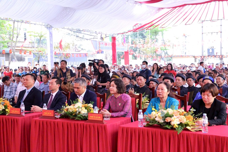 XÃ THƯ LÂM TỔ CHỨC LỄ CÔNG BỐ QUYẾT ĐỊNH GHI DANH HỘI KÉN RỂ ĐƯỜNG YÊN VÀO DANH MỤC DI SẢN VĂN HÓA PHI VẬT THỂ QUỐC GIA VÀ KHAI MẠC HỘI KÉN RỂ XUÂN BÍNH NGỌ 2026
- Ảnh 10.