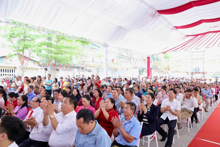 XÃ THƯ LÂM TỔ CHỨC LỄ CÔNG BỐ QUYẾT ĐỊNH GHI DANH HỘI KÉN RỂ ĐƯỜNG YÊN VÀO DANH MỤC DI SẢN VĂN HÓA PHI VẬT THỂ QUỐC GIA VÀ KHAI MẠC HỘI KÉN RỂ XUÂN BÍNH NGỌ 2026
- Ảnh 12.