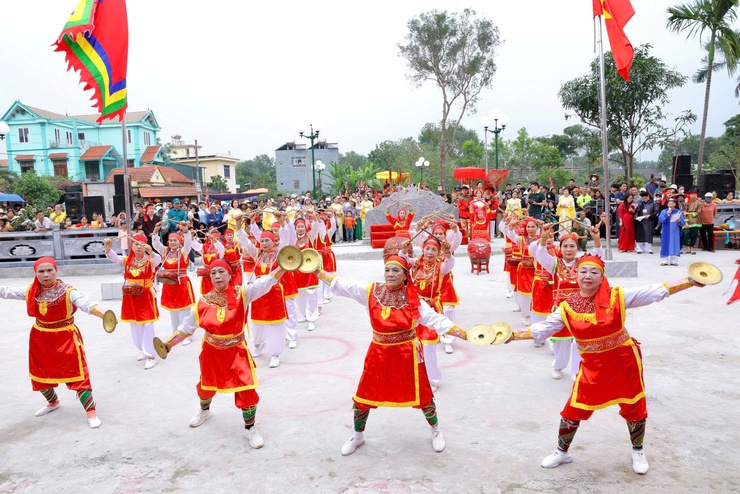 XÃ THƯ LÂM TỔ CHỨC LỄ CÔNG BỐ QUYẾT ĐỊNH GHI DANH HỘI KÉN RỂ ĐƯỜNG YÊN VÀO DANH MỤC DI SẢN VĂN HÓA PHI VẬT THỂ QUỐC GIA VÀ KHAI MẠC HỘI KÉN RỂ XUÂN BÍNH NGỌ 2026
- Ảnh 17.