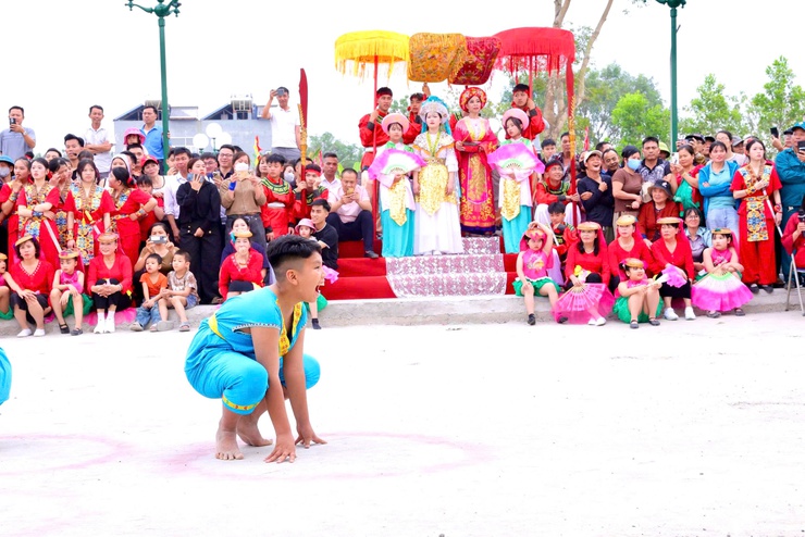 XÃ THƯ LÂM TỔ CHỨC LỄ CÔNG BỐ QUYẾT ĐỊNH GHI DANH HỘI KÉN RỂ ĐƯỜNG YÊN VÀO DANH MỤC DI SẢN VĂN HÓA PHI VẬT THỂ QUỐC GIA VÀ KHAI MẠC HỘI KÉN RỂ XUÂN BÍNH NGỌ 2026
- Ảnh 21.