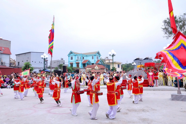 XÃ THƯ LÂM TỔ CHỨC LỄ CÔNG BỐ QUYẾT ĐỊNH GHI DANH HỘI KÉN RỂ ĐƯỜNG YÊN VÀO DANH MỤC DI SẢN VĂN HÓA PHI VẬT THỂ QUỐC GIA VÀ KHAI MẠC HỘI KÉN RỂ XUÂN BÍNH NGỌ 2026
- Ảnh 25.