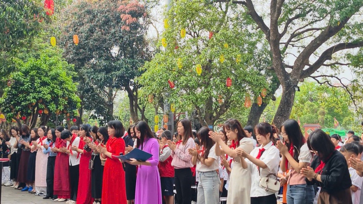 Dấu ấn thiêng liêng trong Lễ kết nạp đội viên mới tại Đền Đô- Ảnh 5.