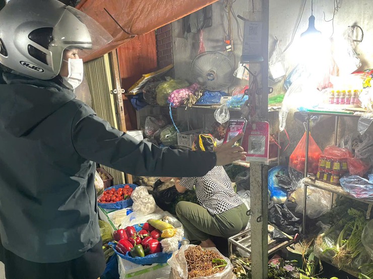 Xã Quang Minh đẩy mạnh ứng dụng thương mại điện tử trong sản xuất, kinh doanh, thanh toán không dùng tiền mặt- Ảnh 1.