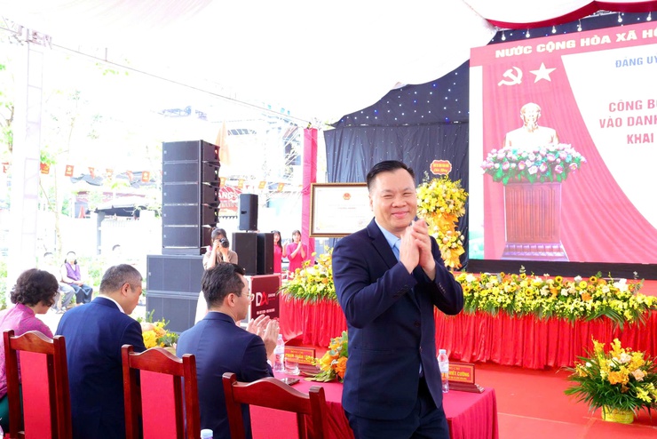 XÃ THƯ LÂM TỔ CHỨC LỄ CÔNG BỐ QUYẾT ĐỊNH GHI DANH HỘI KÉN RỂ ĐƯỜNG YÊN VÀO DANH MỤC DI SẢN VĂN HÓA PHI VẬT THỂ QUỐC GIA VÀ KHAI MẠC HỘI KÉN RỂ XUÂN BÍNH NGỌ 2026
- Ảnh 5.