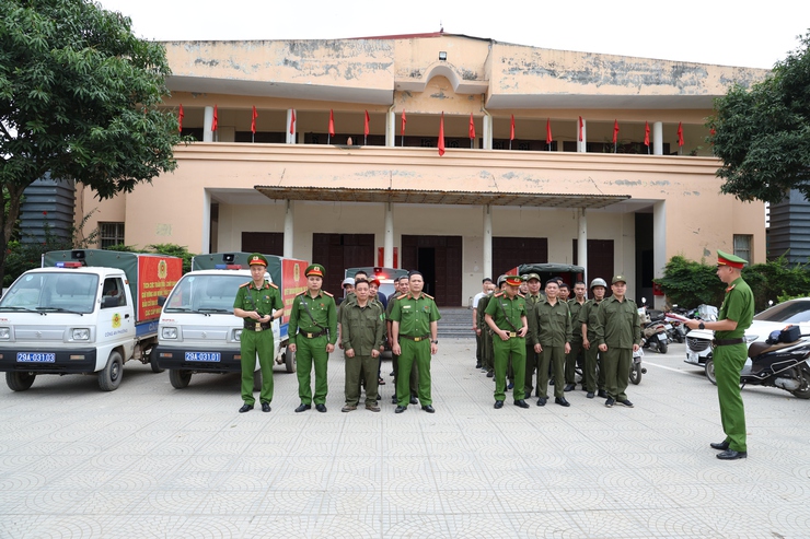 Phường Kiến Hưng tổ chức ra quân chống tái lấn chiếm lòng đường, vỉa hè đảm bảo trật tự đô thị- Ảnh 1.