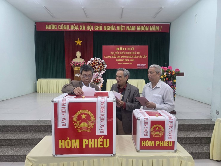 Phường Phú Lương: Tổ chức thành công cuộc bầu cử, tỷ lệ cử tri tham gia đạt gần 100%- Ảnh 1.