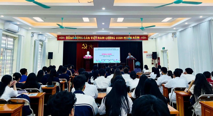 61 học sinh THPT ưu tú được bồi dưỡng nhận thức về Đảng- Ảnh 1.