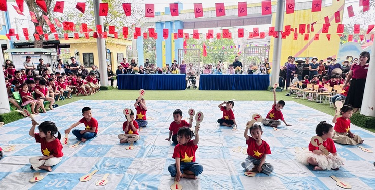 Chương trình “RING THE GOLDEN BELL – RUNG CHUÔNG VÀNG” tại trường Mầm non Hát Môn- Ảnh 7.