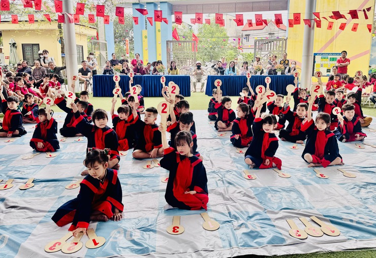 Chương trình “RING THE GOLDEN BELL – RUNG CHUÔNG VÀNG” tại trường Mầm non Hát Môn- Ảnh 8.