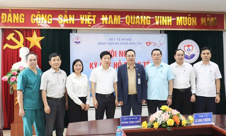 Bệnh viện đa khoa Sơn Tây ký kết hỗ trợ chuyên môn cho y tế cơ sở

- Ảnh 2.