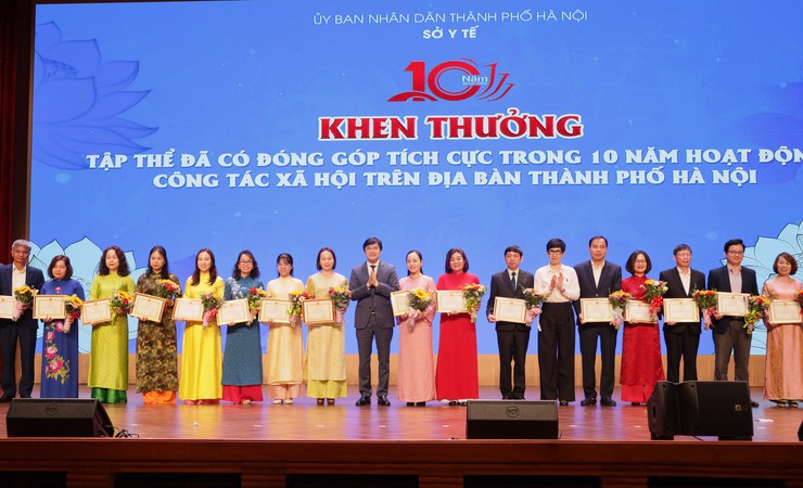 Công tác xã hội đã trở thành "cầu nối nhân văn" giữa người bệnh, người yếu thế với hệ thống dịch vụ y tế và an sinh xã hội- Ảnh 2.