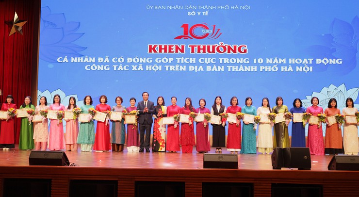 Công tác xã hội đã trở thành "cầu nối nhân văn" giữa người bệnh, người yếu thế với hệ thống dịch vụ y tế và an sinh xã hội- Ảnh 3.