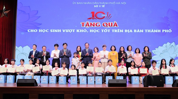 Công tác xã hội đã trở thành "cầu nối nhân văn" giữa người bệnh, người yếu thế với hệ thống dịch vụ y tế và an sinh xã hội- Ảnh 6.