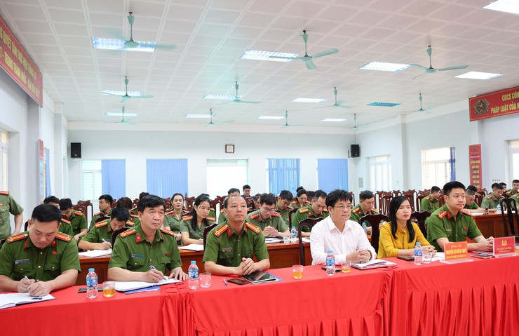 Cụm thi đua số 16 - Công an Thành phố Hà Nội: Quán triệt khẩu hiệu hành động mới, quyết liệt triển khai phong trào "Ba nhất" năm 2026- Ảnh 4.