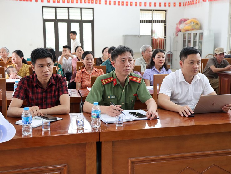 Chiều 19/3, UBND xã Tam Hưng tổ chức hội nghị họp dân thôn Gia Vĩnh về công tác giải phóng mặt bằng Dự án Đô thị Thể thao Olympic- Ảnh 2.