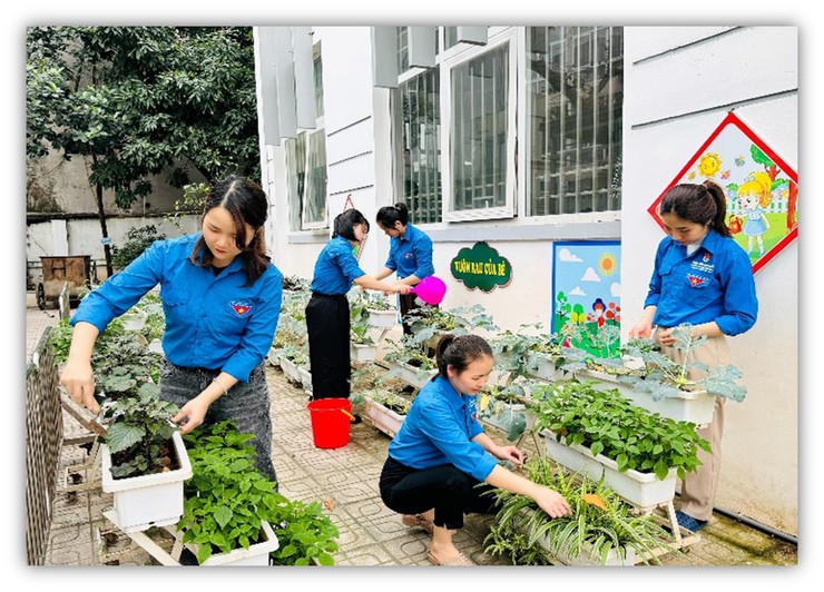 CHI ĐOÀN TRƯỜNG MẦM NON HOA MAI CHẠM VÀO LỊCH SỬ ĐỂ VỮNG BƯỚC TƯƠNG LAI
- Ảnh 5.