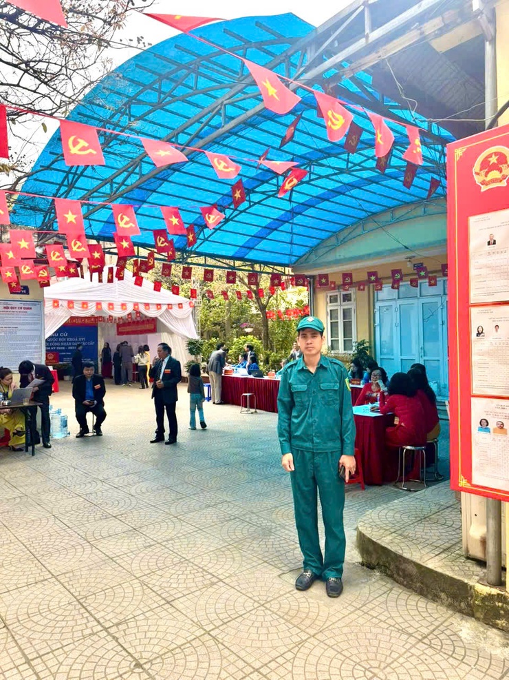 LỰC LƯỢNG DÂN QUÂN TỰ VỆ PHƯỜNG VĂN MIẾU – QUỐC TỬ GIÁM TÍCH CỰC THAM GIA BẢO ĐẢM AN NINH, TRẬT TỰ TẠI CÁC KHU VỰC BỎ PHIẾU- Ảnh 5.