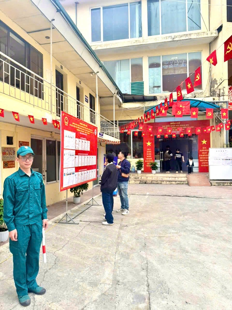 LỰC LƯỢNG DÂN QUÂN TỰ VỆ PHƯỜNG VĂN MIẾU – QUỐC TỬ GIÁM TÍCH CỰC THAM GIA BẢO ĐẢM AN NINH, TRẬT TỰ TẠI CÁC KHU VỰC BỎ PHIẾU- Ảnh 1.