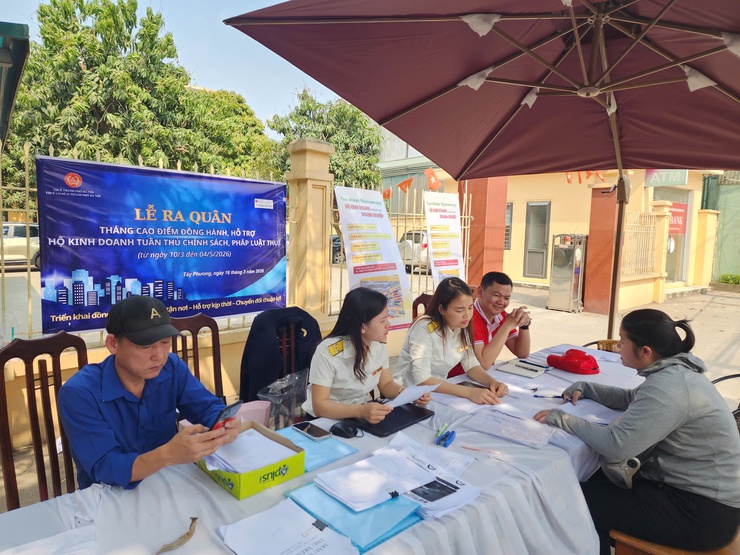 Thuế cơ sở 22 Hà Nội ra quân đồng hành cùng hộ kinh doanh tuân thủ pháp luật thuế- Ảnh 2.