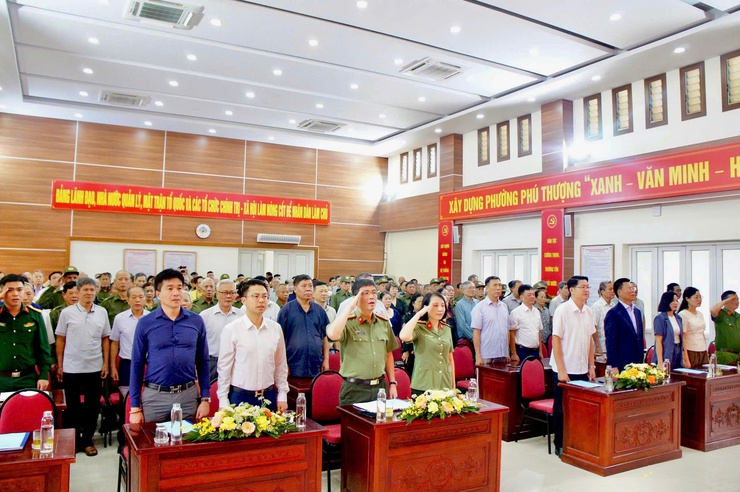 Phường Phú Thượng tổ chức lễ ra mắt mô hình “Tổ dân phố Ba nhất về an ninh, trật tự”- Ảnh 1.