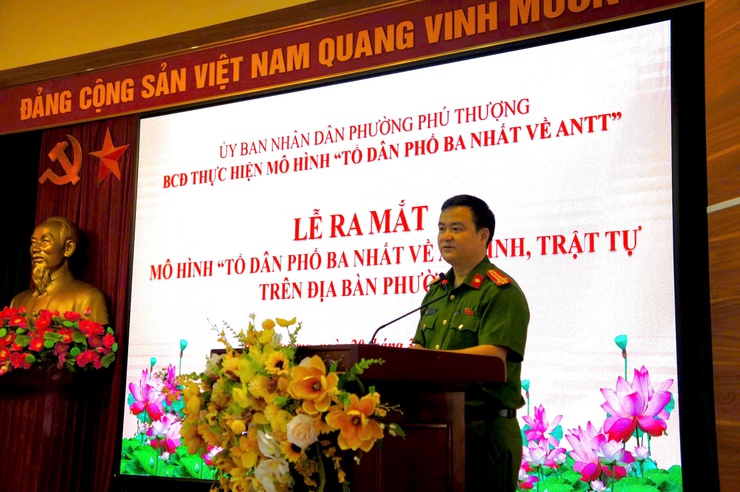 Phường Phú Thượng tổ chức lễ ra mắt mô hình “Tổ dân phố Ba nhất về an ninh, trật tự”- Ảnh 2.